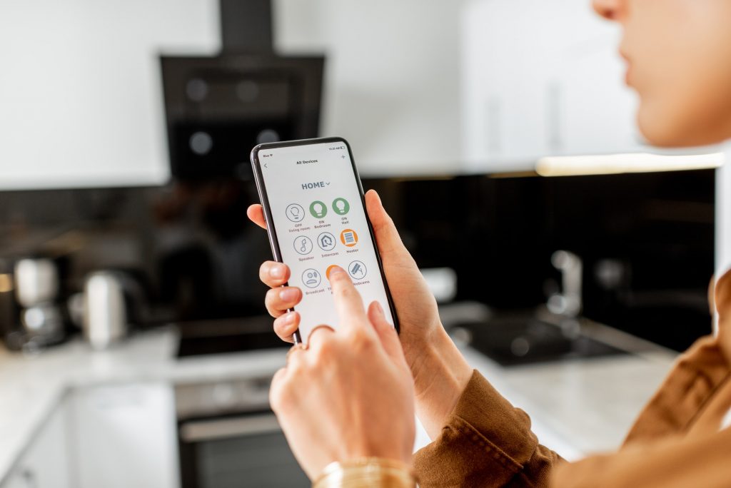Controlling kitchen appliances with a smart phone